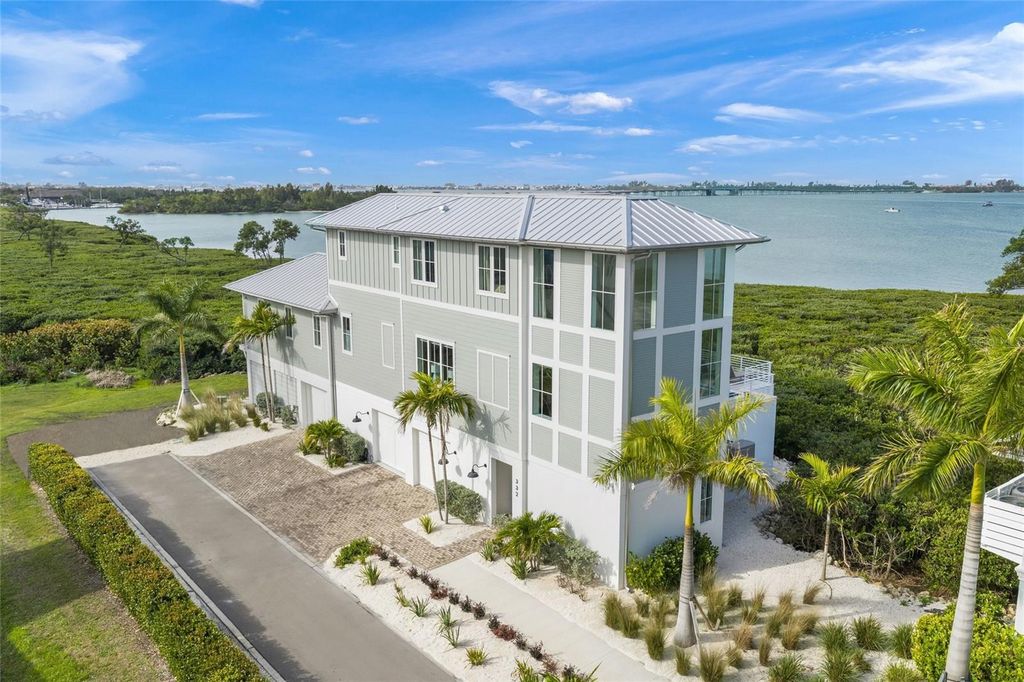 Image 3 of property listing at 332 HARBOUR SOUND COURT, Bradenton, FL 34209