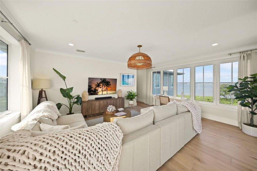Image 28 of property listing at 332 HARBOUR SOUND COURT, Bradenton, FL 34209