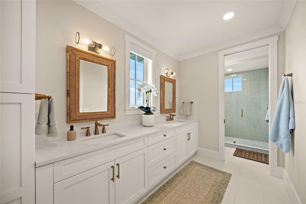 Image 33 of property listing at 332 HARBOUR SOUND COURT, Bradenton, FL 34209