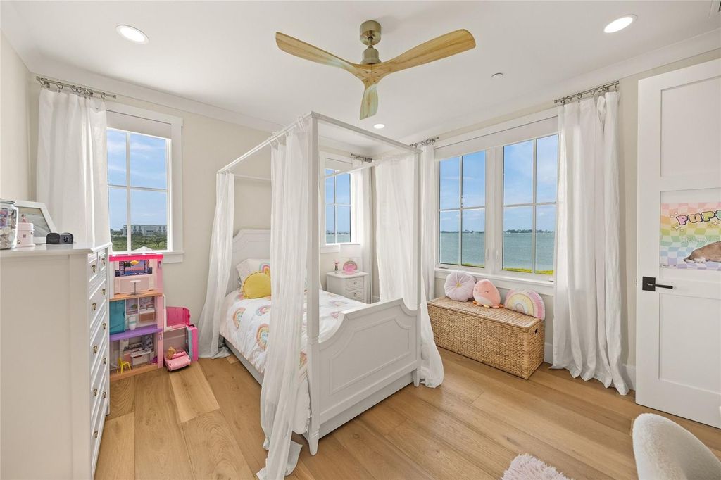 Image 36 of property listing at 332 HARBOUR SOUND COURT, Bradenton, FL 34209