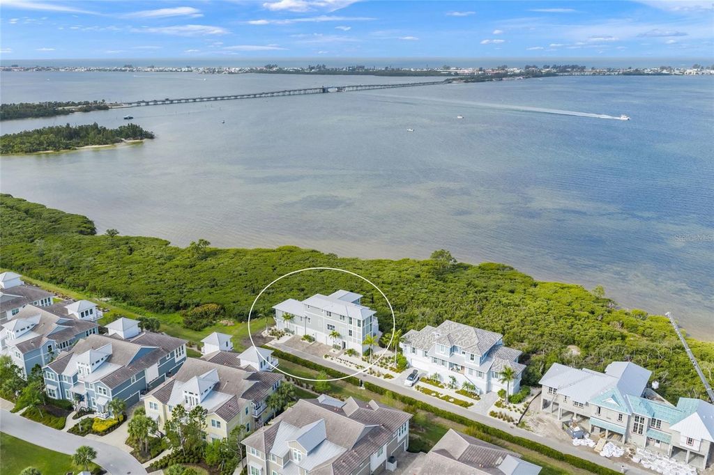 Image 6 of property listing at 332 HARBOUR SOUND COURT, Bradenton, FL 34209