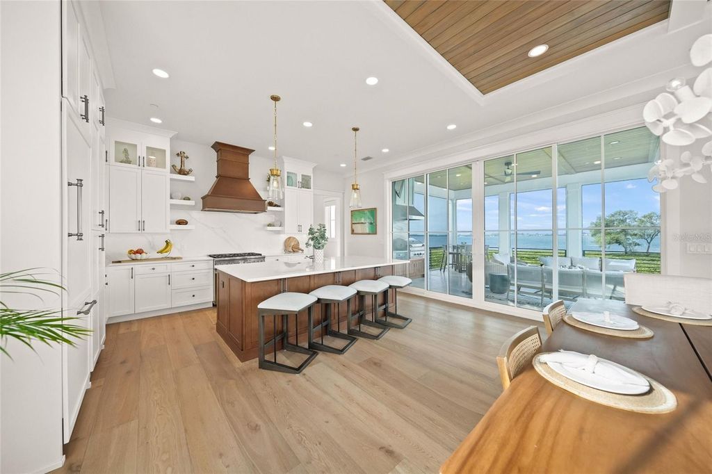 Image 9 of property listing at 332 HARBOUR SOUND COURT, Bradenton, FL 34209