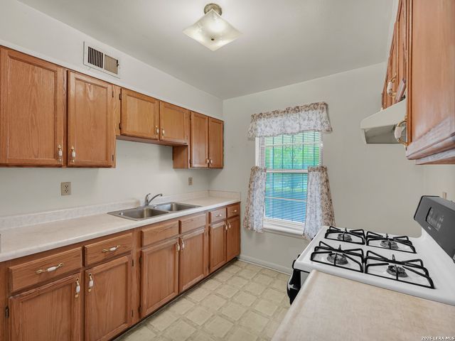 4246 ROARK DR, San Antonio, TX 78219