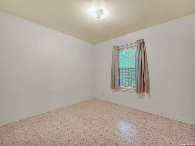 4246 ROARK DR, San Antonio, TX 78219