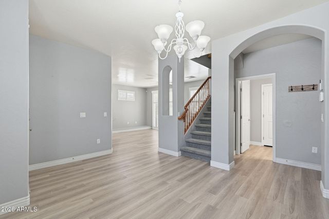 115 W MOUNTAIN SAGE Drive, Phoenix, AZ 85045