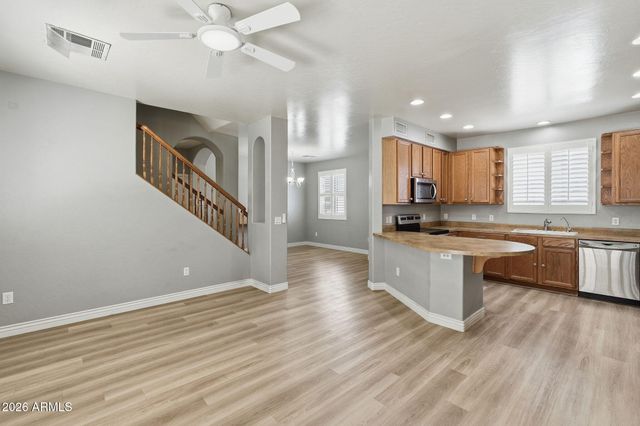 115 W MOUNTAIN SAGE Drive, Phoenix, AZ 85045