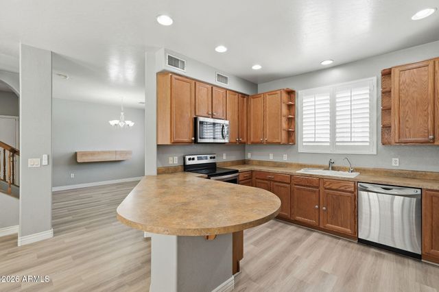 115 W MOUNTAIN SAGE Drive, Phoenix, AZ 85045