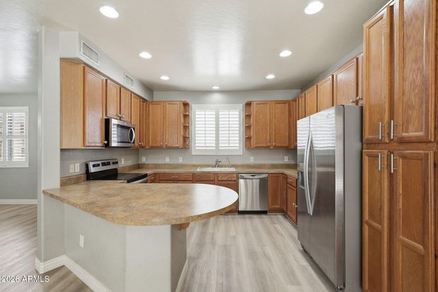 115 W MOUNTAIN SAGE Drive, Phoenix, AZ 85045