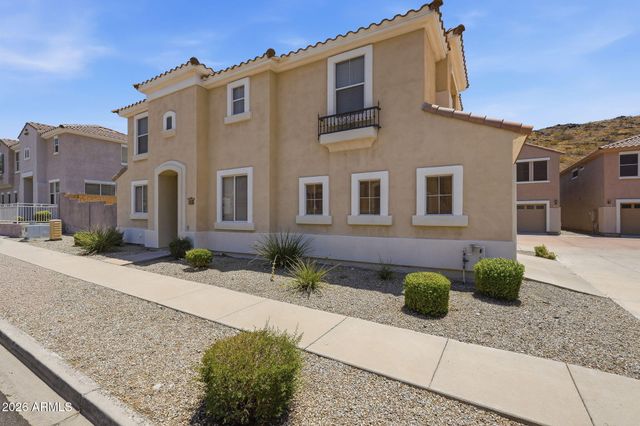 115 W MOUNTAIN SAGE Drive, Phoenix, AZ 85045