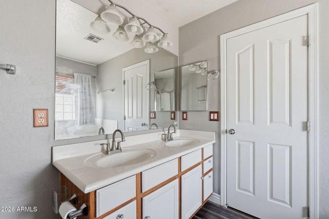 115 W MOUNTAIN SAGE Drive, Phoenix, AZ 85045