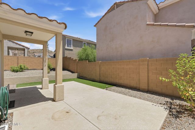 115 W MOUNTAIN SAGE Drive, Phoenix, AZ 85045