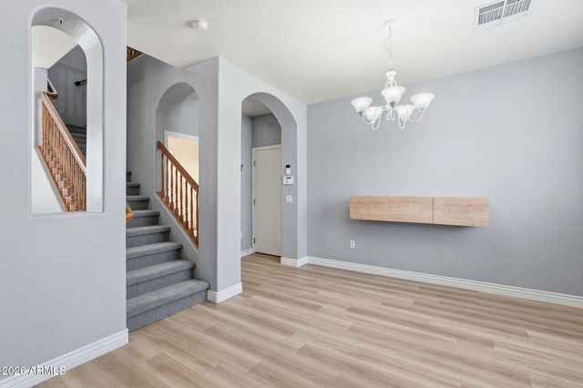 115 W MOUNTAIN SAGE Drive, Phoenix, AZ 85045