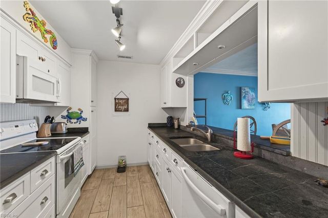 810 E Ocean View Ave Apt 201, Norfolk, VA 23503