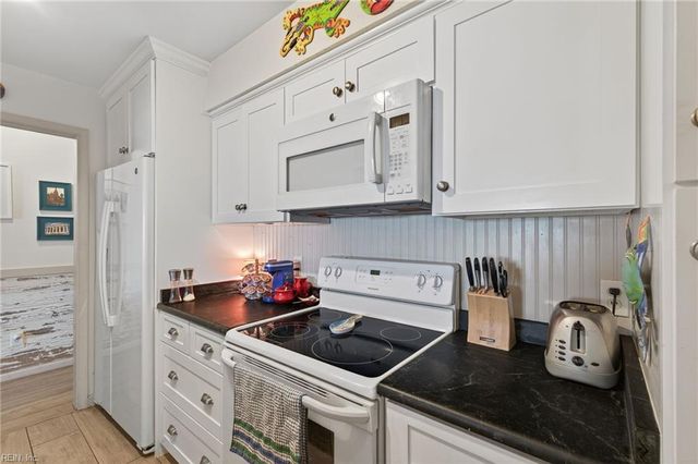 810 E Ocean View Ave Apt 201, Norfolk, VA 23503