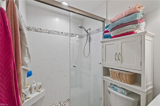 810 E Ocean View Ave Apt 201, Norfolk, VA 23503