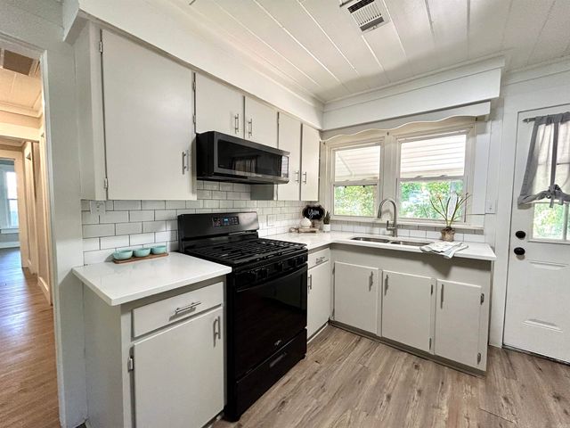 515 S FIRST Street, Benton, AR 72015