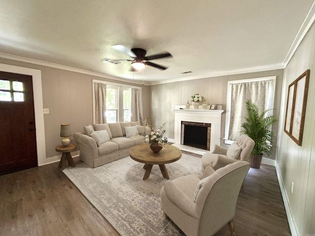 515 S FIRST Street, Benton, AR 72015