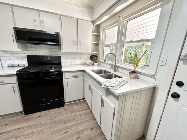 515 S FIRST Street, Benton, AR 72015