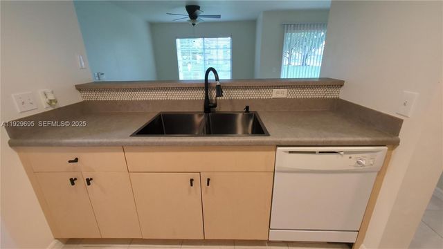 4220 San Marino Blvd 106, West Palm Beach, FL 33409