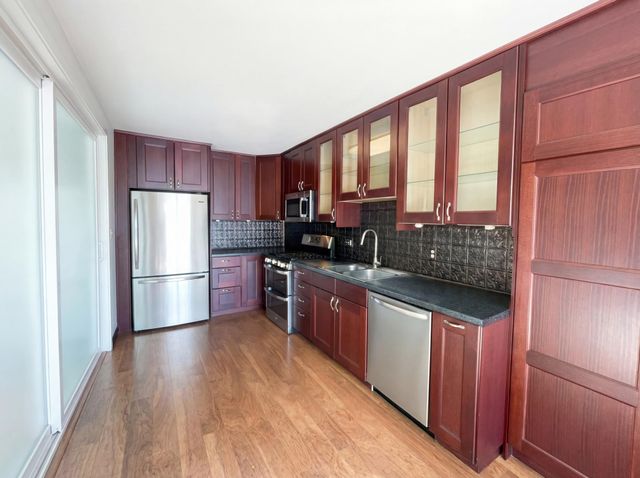 12060 71st Place N, Maple Grove, MN 55369