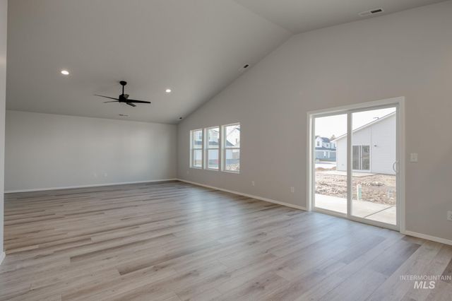 693 S Blackfoot Ave, Emmett, ID 83617