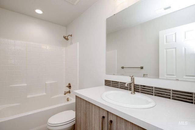 693 S Blackfoot Ave, Emmett, ID 83617