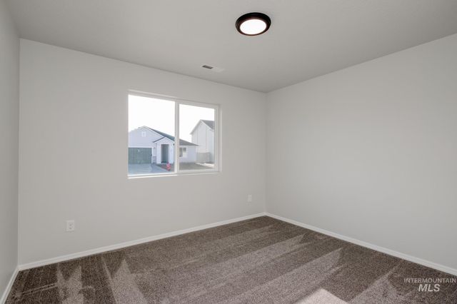 693 S Blackfoot Ave, Emmett, ID 83617