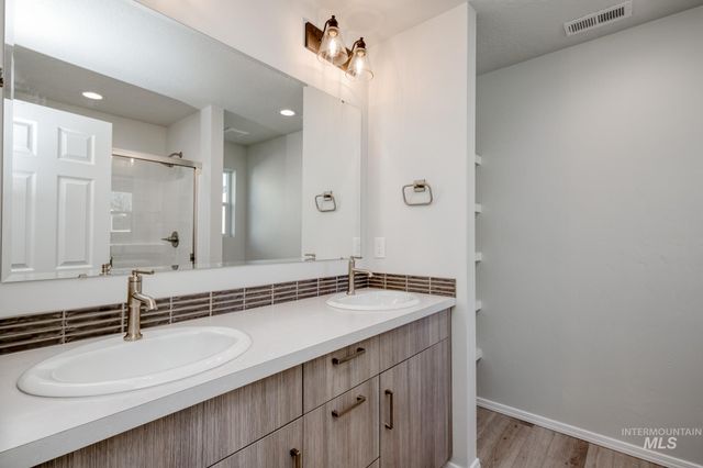 693 S Blackfoot Ave, Emmett, ID 83617