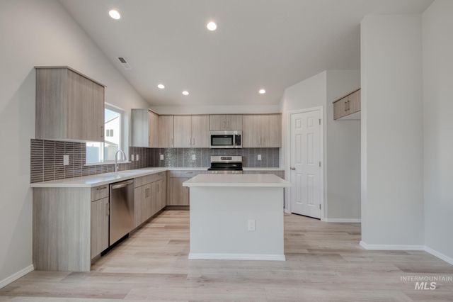 693 S Blackfoot Ave, Emmett, ID 83617