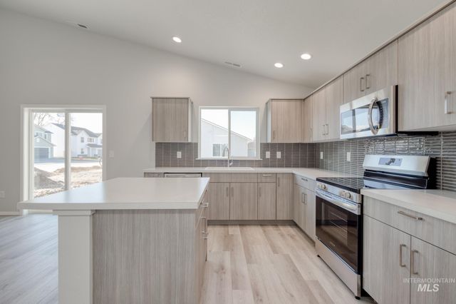 693 S Blackfoot Ave, Emmett, ID 83617