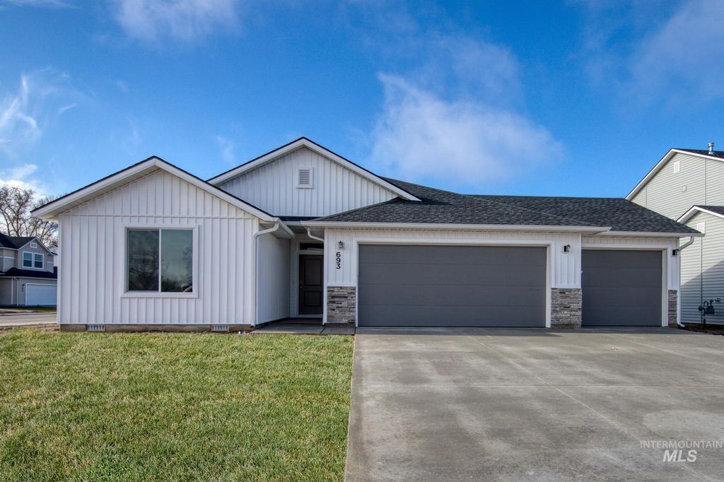693 S Blackfoot Ave, Emmett, ID 83617