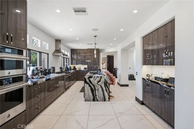 6930 Sandtrack, Riverside, CA 92506
