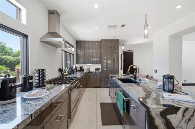 6930 Sandtrack, Riverside, CA 92506