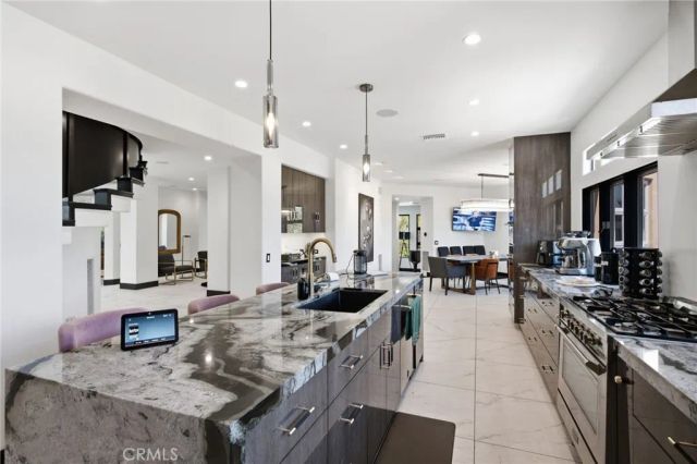 6930 Sandtrack, Riverside, CA 92506