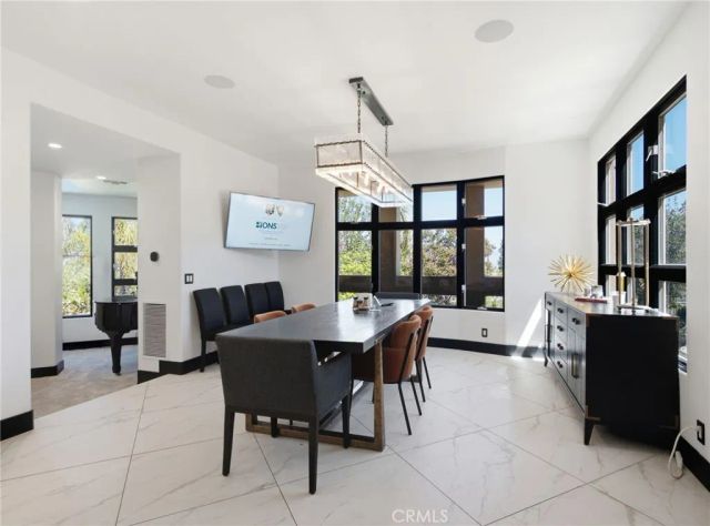 6930 Sandtrack, Riverside, CA 92506