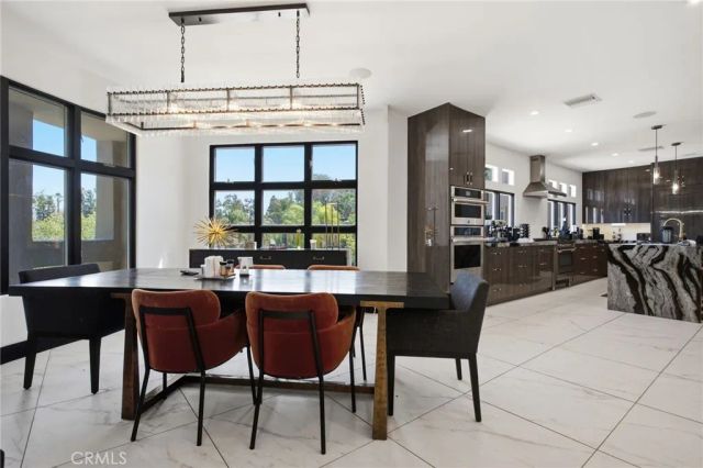 6930 Sandtrack, Riverside, CA 92506
