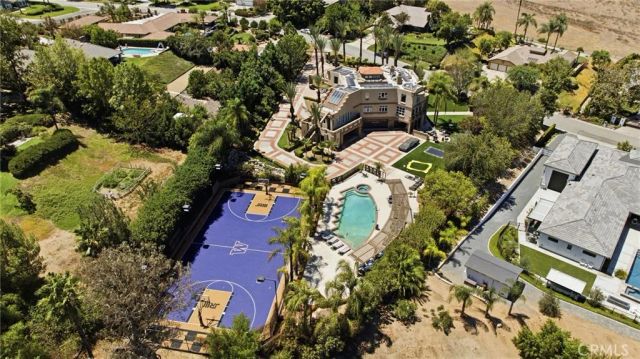 6930 Sandtrack, Riverside, CA 92506