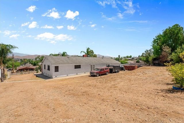 9550 52nd St, Riverside, CA 92509