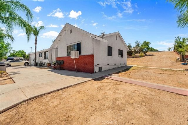 9550 52nd St, Riverside, CA 92509