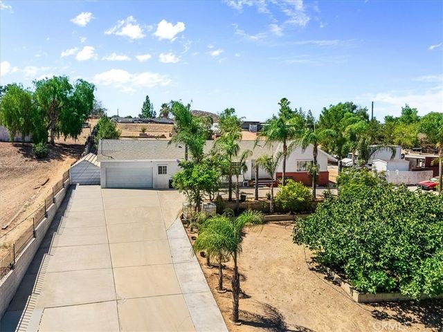 9550 52nd St, Riverside, CA 92509