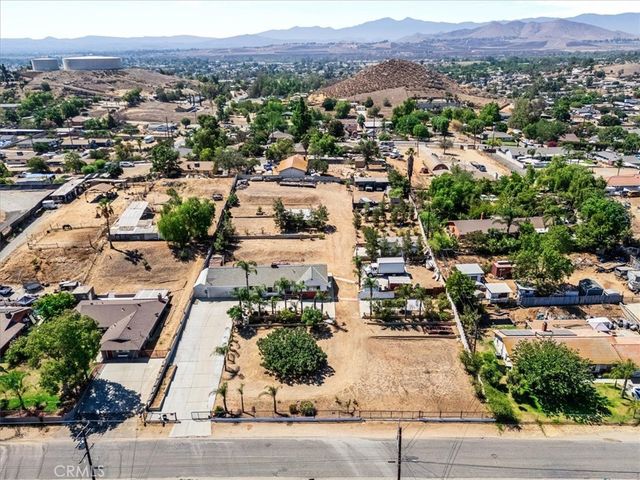 9550 52nd St, Riverside, CA 92509