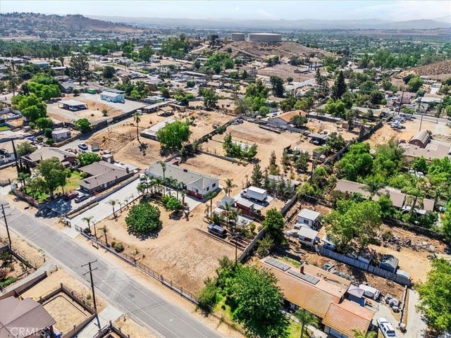 9550 52nd St, Riverside, CA 92509