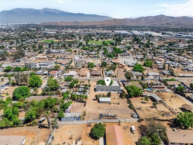 9550 52nd St, Riverside, CA 92509