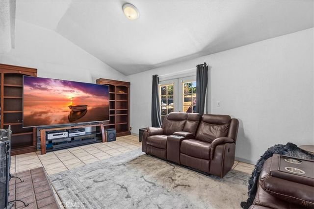 9550 52nd St, Riverside, CA 92509