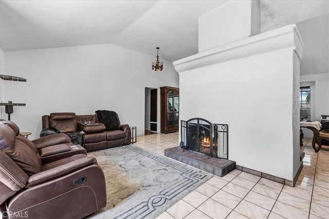 9550 52nd St, Riverside, CA 92509