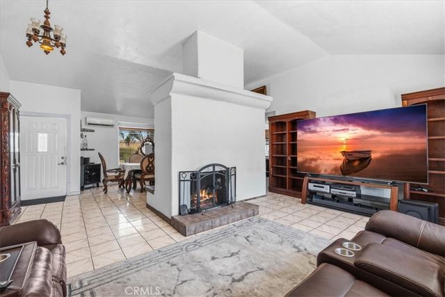9550 52nd St, Riverside, CA 92509