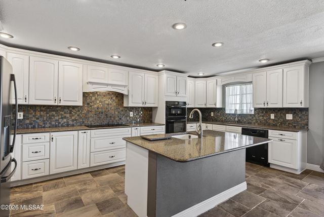 21000 S Total Wreck Lane, Vail, AZ 85641