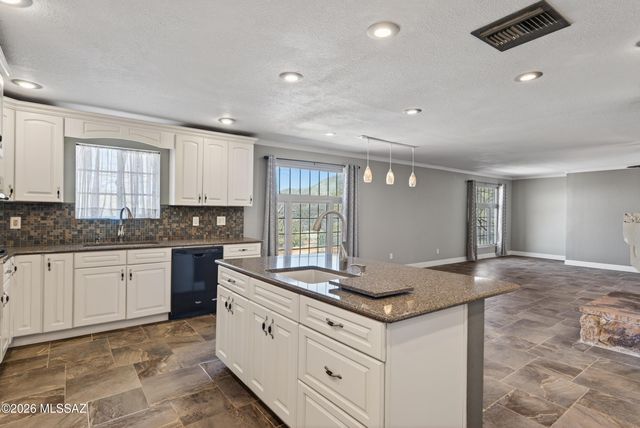 21000 S Total Wreck Lane, Vail, AZ 85641