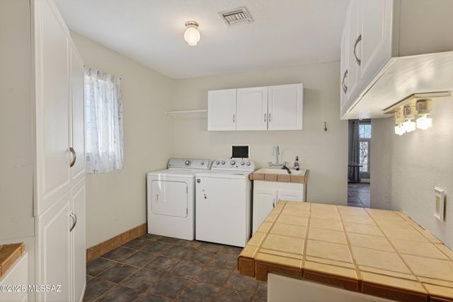 21000 S Total Wreck Lane, Vail, AZ 85641