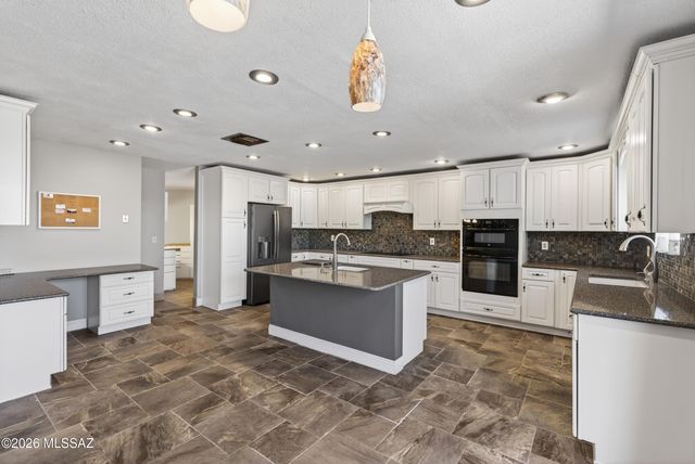 21000 S Total Wreck Lane, Vail, AZ 85641